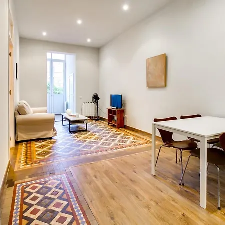 Apartment Cosy Comfortable 1 Bed With Terrace In Eixample