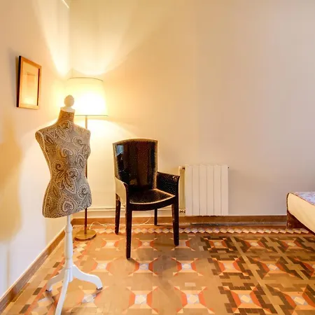 Cosy Comfortable 1 Bed With Terrace In Eixample Barcelona